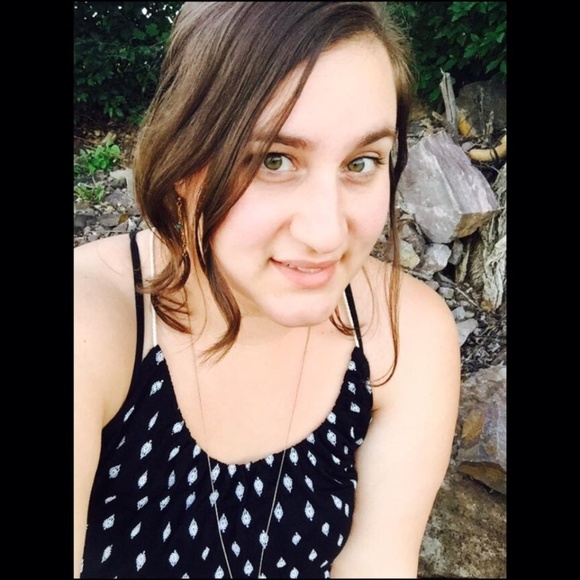 Meet your Posher, Emily - Picture 1 of 1